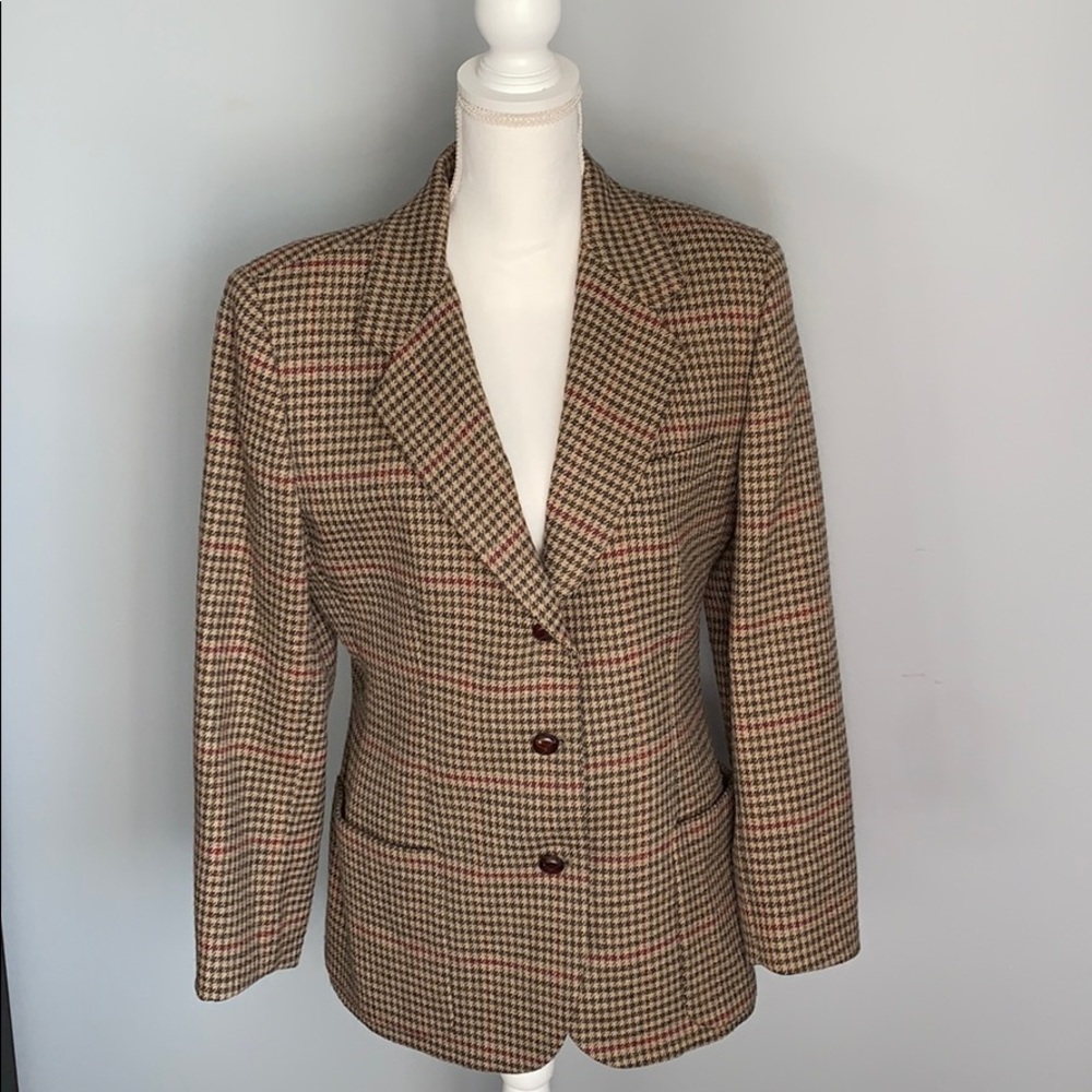 Beautiful quality all wool womens sports jacket.
